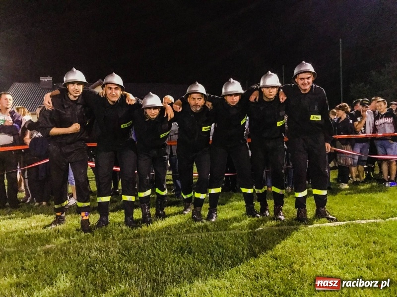 Zdjęcie w galerii na portalu naszraciborz.pl: Nocne strażackie show w Bolesławiu. Ostra rywalizacja i świetna zabawa [FOTO i WIDEO] wiadomości z regionu