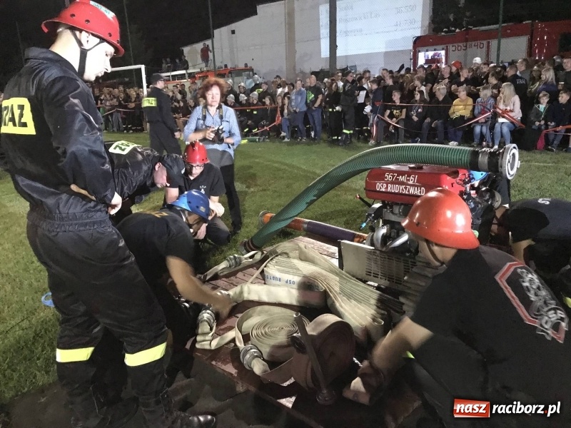Zdjęcie w galerii na portalu naszraciborz.pl: Nocne strażackie show w Bolesławiu. Ostra rywalizacja i świetna zabawa [FOTO i WIDEO] wiadomości z regionu