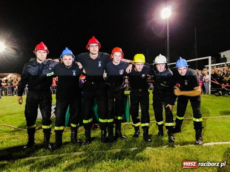 Zdjęcie w galerii na portalu naszraciborz.pl: Nocne strażackie show w Bolesławiu. Ostra rywalizacja i świetna zabawa [FOTO i WIDEO] wiadomości z regionu