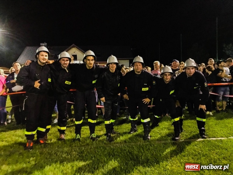 Zdjęcie w galerii na portalu naszraciborz.pl: Nocne strażackie show w Bolesławiu. Ostra rywalizacja i świetna zabawa [FOTO i WIDEO] wiadomości z regionu