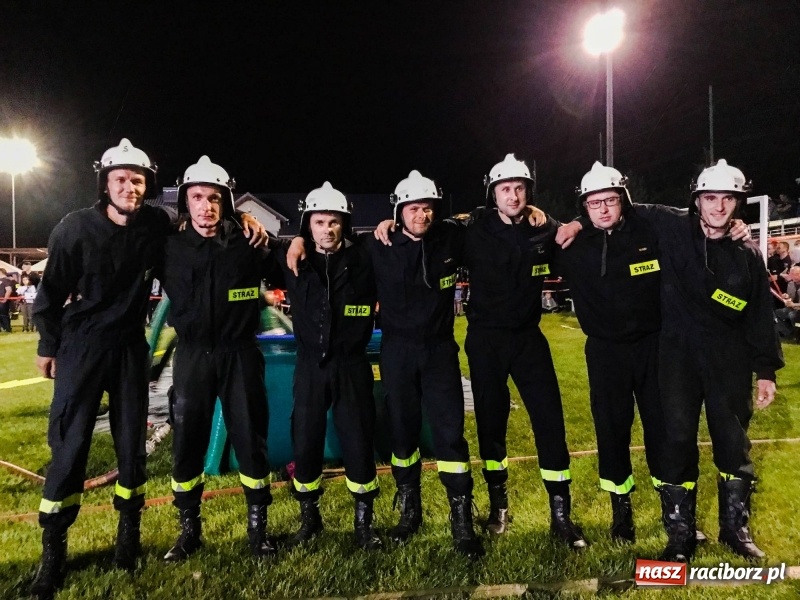 Zdjęcie w galerii na portalu naszraciborz.pl: Nocne strażackie show w Bolesławiu. Ostra rywalizacja i świetna zabawa [FOTO i WIDEO] wiadomości z regionu