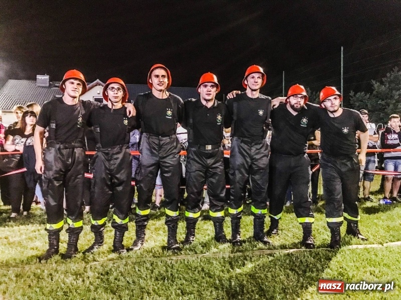 Zdjęcie w galerii na portalu naszraciborz.pl: Nocne strażackie show w Bolesławiu. Ostra rywalizacja i świetna zabawa [FOTO i WIDEO] wiadomości z regionu