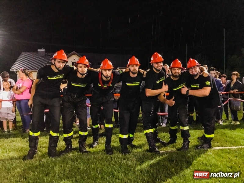 Zdjęcie w galerii na portalu naszraciborz.pl: Nocne strażackie show w Bolesławiu. Ostra rywalizacja i świetna zabawa [FOTO i WIDEO] wiadomości z regionu