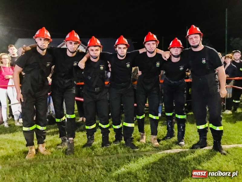 Zdjęcie w galerii na portalu naszraciborz.pl: Nocne strażackie show w Bolesławiu. Ostra rywalizacja i świetna zabawa [FOTO i WIDEO] wiadomości z regionu