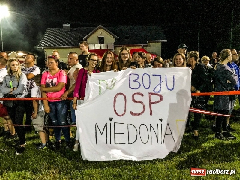 Zdjęcie w galerii na portalu naszraciborz.pl: Nocne strażackie show w Bolesławiu. Ostra rywalizacja i świetna zabawa [FOTO i WIDEO] wiadomości z regionu