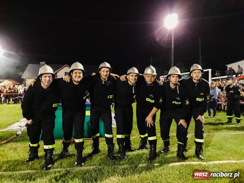 Zdjęcie w galerii na portalu naszraciborz.pl: Nocne strażackie show w Bolesławiu. Ostra rywalizacja i świetna zabawa [FOTO i WIDEO] wiadomości z regionu