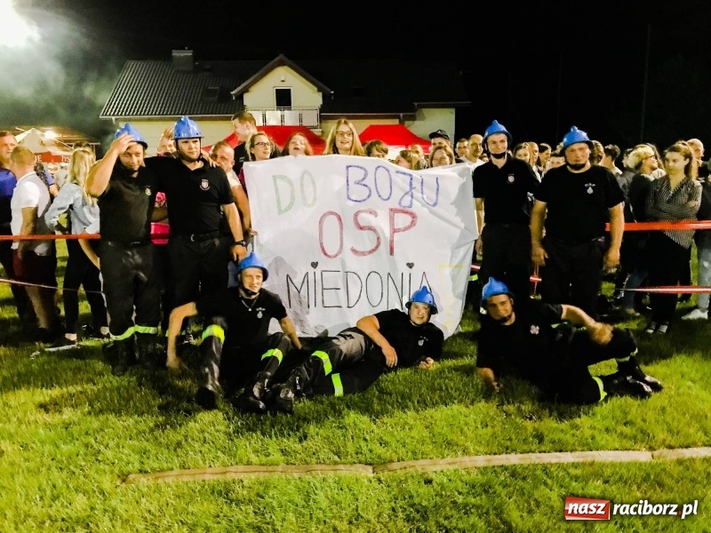 Zdjęcie w galerii na portalu naszraciborz.pl: Nocne strażackie show w Bolesławiu. Ostra rywalizacja i świetna zabawa [FOTO i WIDEO] wiadomości z regionu