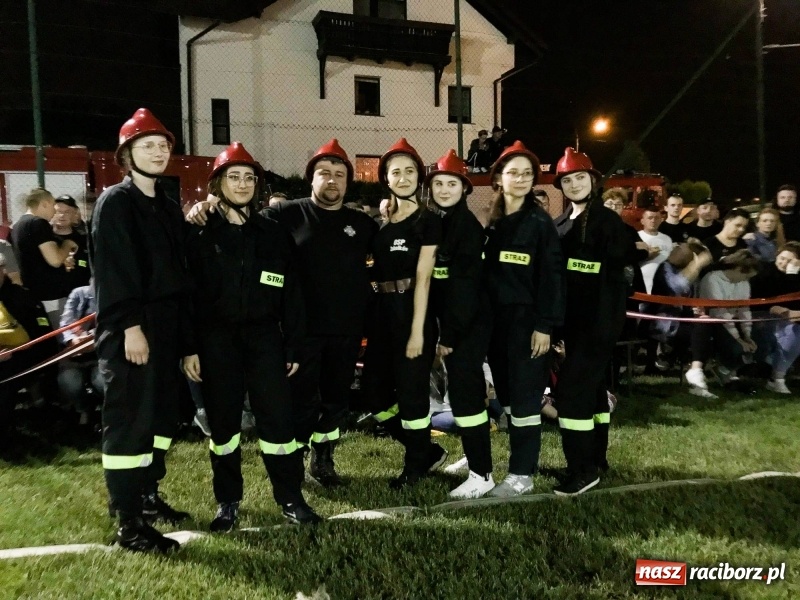 Zdjęcie w galerii na portalu naszraciborz.pl: Nocne strażackie show w Bolesławiu. Ostra rywalizacja i świetna zabawa [FOTO i WIDEO] wiadomości z regionu