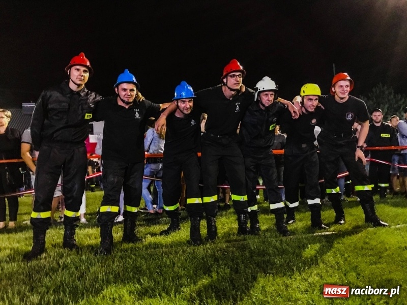 Zdjęcie w galerii na portalu naszraciborz.pl: Nocne strażackie show w Bolesławiu. Ostra rywalizacja i świetna zabawa [FOTO i WIDEO] wiadomości z regionu