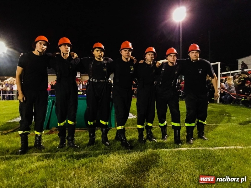 Zdjęcie w galerii na portalu naszraciborz.pl: Nocne strażackie show w Bolesławiu. Ostra rywalizacja i świetna zabawa [FOTO i WIDEO] wiadomości z regionu