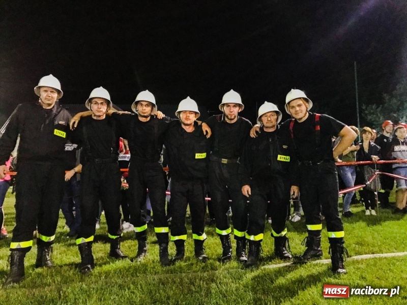 Zdjęcie w galerii na portalu naszraciborz.pl: Nocne strażackie show w Bolesławiu. Ostra rywalizacja i świetna zabawa [FOTO i WIDEO] wiadomości z regionu
