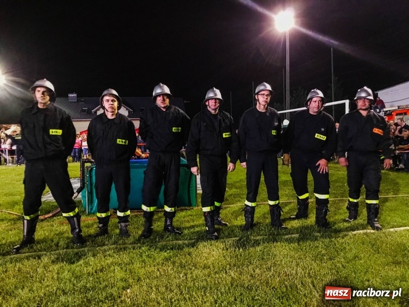 Zdjęcie w galerii na portalu naszraciborz.pl: Nocne strażackie show w Bolesławiu. Ostra rywalizacja i świetna zabawa [FOTO i WIDEO] wiadomości z regionu