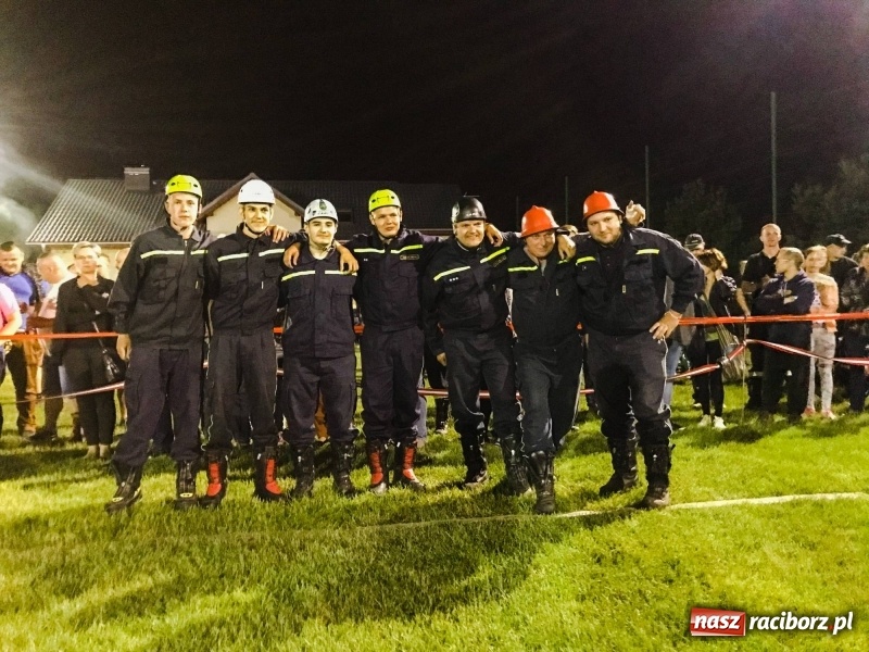 Zdjęcie w galerii na portalu naszraciborz.pl: Nocne strażackie show w Bolesławiu. Ostra rywalizacja i świetna zabawa [FOTO i WIDEO] wiadomości z regionu