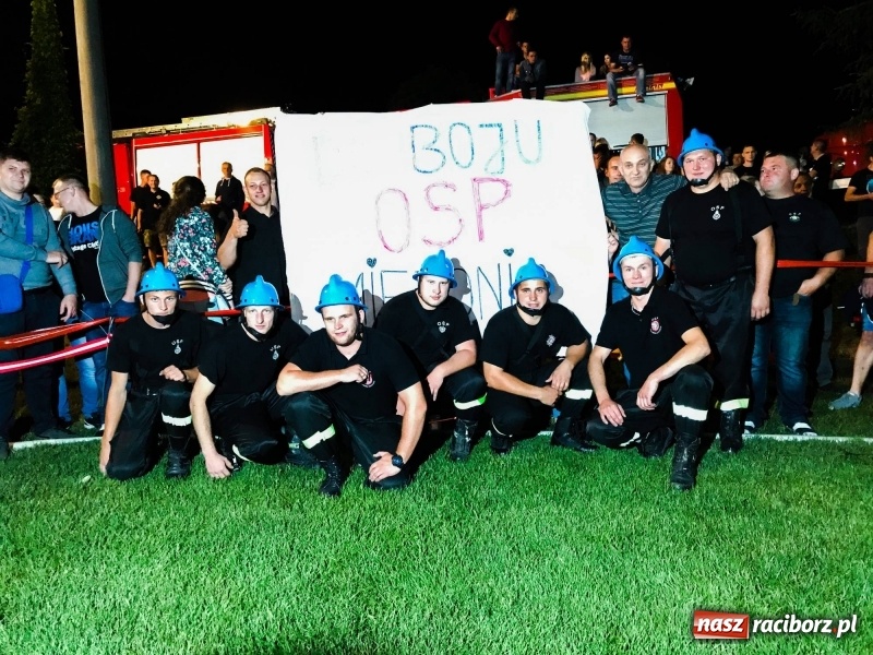 Zdjęcie w galerii na portalu naszraciborz.pl: Nocne strażackie show w Bolesławiu. Ostra rywalizacja i świetna zabawa [FOTO i WIDEO] wiadomości z regionu