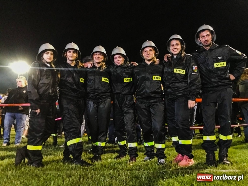 Zdjęcie w galerii na portalu naszraciborz.pl: Nocne strażackie show w Bolesławiu. Ostra rywalizacja i świetna zabawa [FOTO i WIDEO] wiadomości z regionu