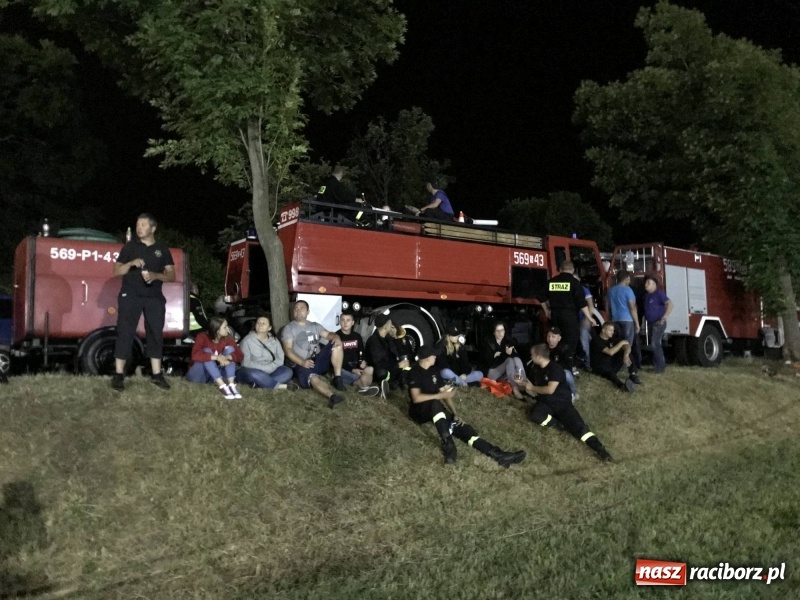 Zdjęcie w galerii na portalu naszraciborz.pl: Nocne strażackie show w Bolesławiu. Ostra rywalizacja i świetna zabawa [FOTO i WIDEO] wiadomości z regionu