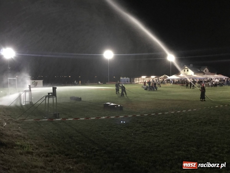 Zdjęcie w galerii na portalu naszraciborz.pl: Nocne strażackie show w Bolesławiu. Ostra rywalizacja i świetna zabawa [FOTO i WIDEO] wiadomości z regionu