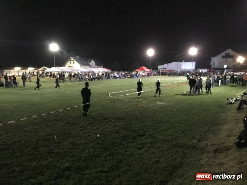Zdjęcie w galerii na portalu naszraciborz.pl: Nocne strażackie show w Bolesławiu. Ostra rywalizacja i świetna zabawa [FOTO i WIDEO] wiadomości z regionu