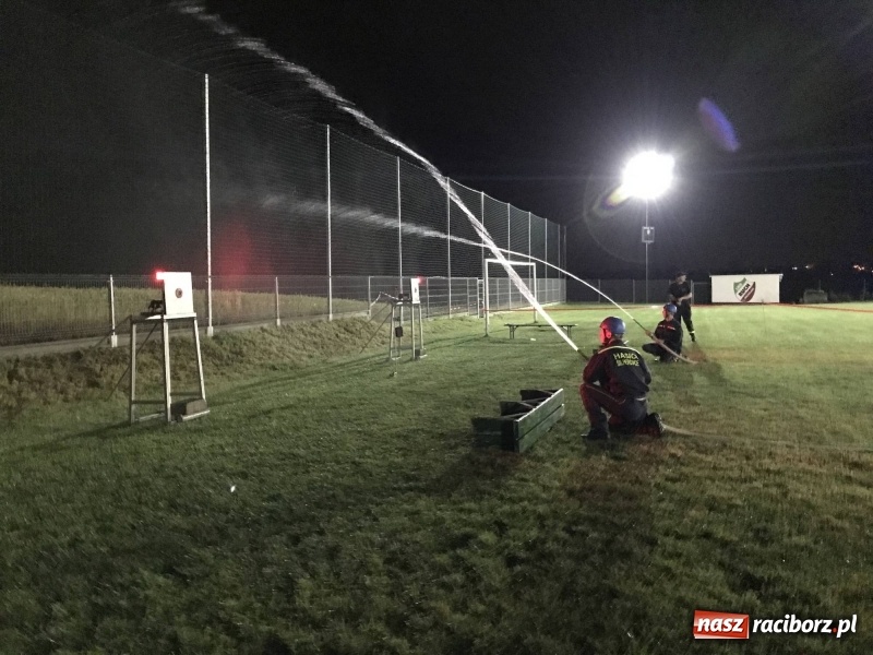 Zdjęcie w galerii na portalu naszraciborz.pl: Nocne strażackie show w Bolesławiu. Ostra rywalizacja i świetna zabawa [FOTO i WIDEO] wiadomości z regionu