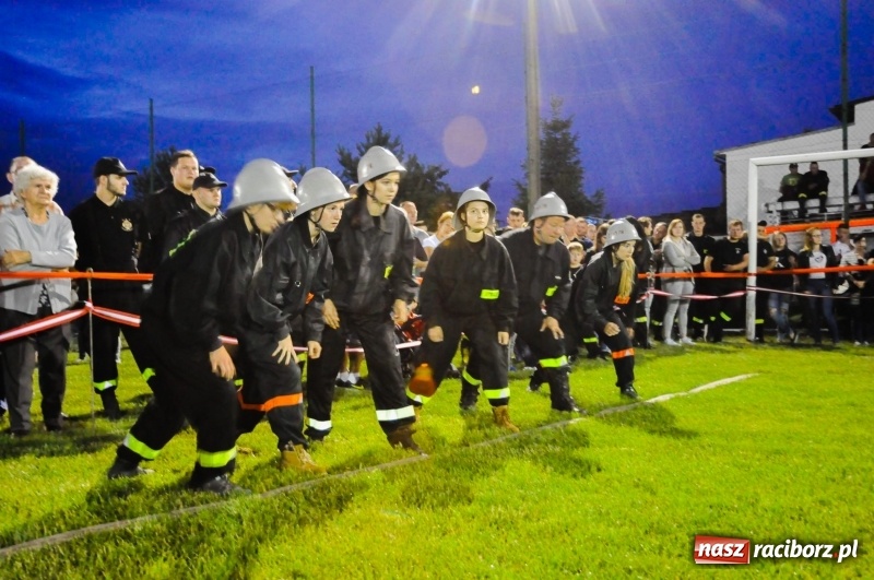 Zdjęcie w galerii na portalu naszraciborz.pl: Nocne strażackie show w Bolesławiu. Ostra rywalizacja i świetna zabawa [FOTO i WIDEO] wiadomości z regionu