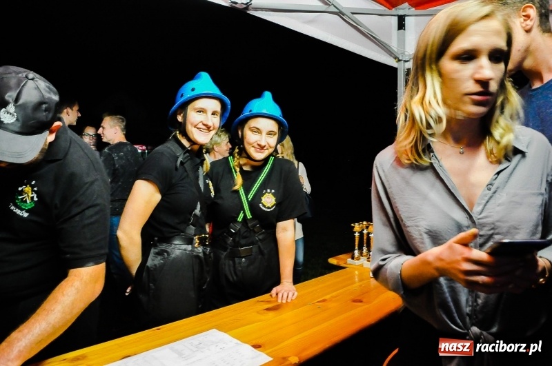Zdjęcie w galerii na portalu naszraciborz.pl: Nocne strażackie show w Bolesławiu. Ostra rywalizacja i świetna zabawa [FOTO i WIDEO] wiadomości z regionu