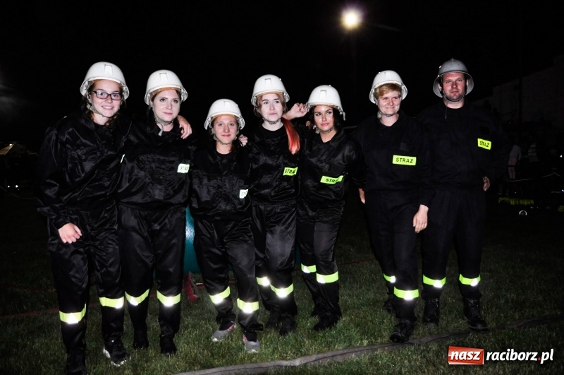 Zdjęcie w galerii na portalu naszraciborz.pl: Nocne strażackie show w Bolesławiu. Ostra rywalizacja i świetna zabawa [FOTO i WIDEO] wiadomości z regionu
