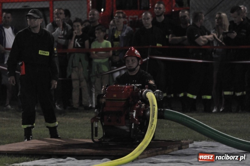 Zdjęcie w galerii na portalu naszraciborz.pl: Nocne strażackie show w Bolesławiu. Ostra rywalizacja i świetna zabawa [FOTO i WIDEO] wiadomości z regionu