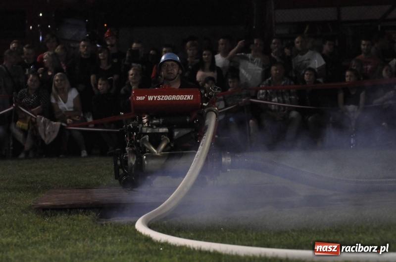 Zdjęcie w galerii na portalu naszraciborz.pl: Nocne strażackie show w Bolesławiu. Ostra rywalizacja i świetna zabawa [FOTO i WIDEO] wiadomości z regionu