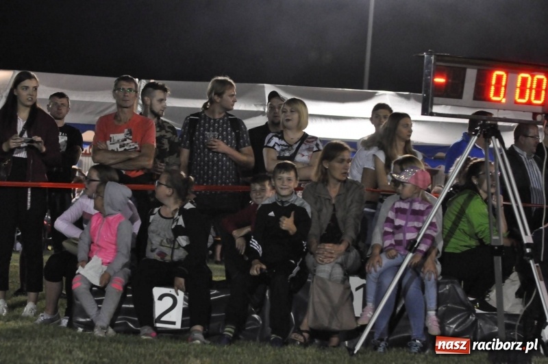 Zdjęcie w galerii na portalu naszraciborz.pl: Nocne strażackie show w Bolesławiu. Ostra rywalizacja i świetna zabawa [FOTO i WIDEO] wiadomości z regionu