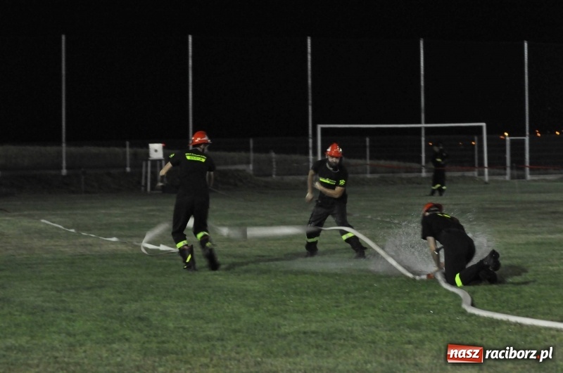 Zdjęcie w galerii na portalu naszraciborz.pl: Nocne strażackie show w Bolesławiu. Ostra rywalizacja i świetna zabawa [FOTO i WIDEO] wiadomości z regionu