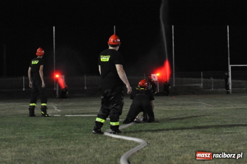 Zdjęcie w galerii na portalu naszraciborz.pl: Nocne strażackie show w Bolesławiu. Ostra rywalizacja i świetna zabawa [FOTO i WIDEO] wiadomości z regionu