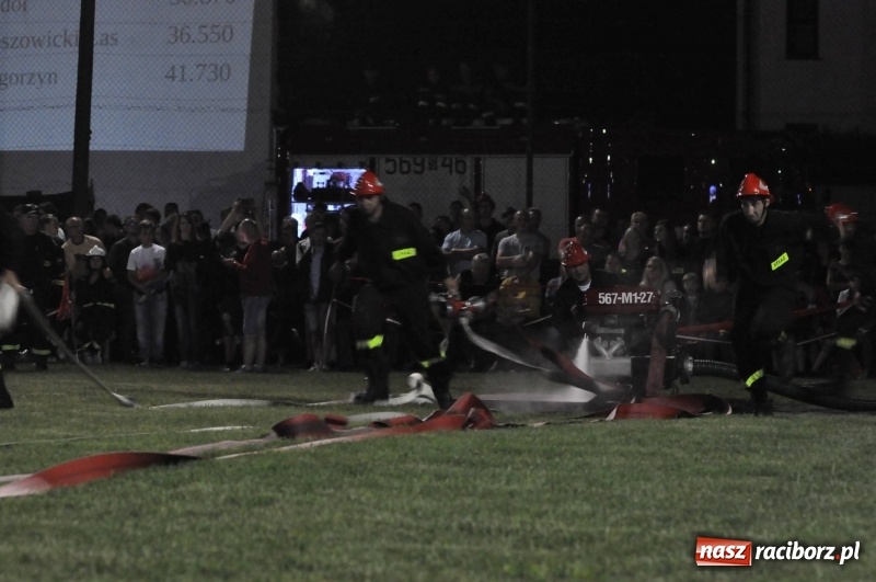 Zdjęcie w galerii na portalu naszraciborz.pl: Nocne strażackie show w Bolesławiu. Ostra rywalizacja i świetna zabawa [FOTO i WIDEO] wiadomości z regionu