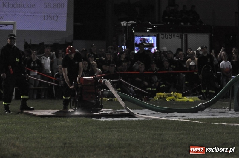 Zdjęcie w galerii na portalu naszraciborz.pl: Nocne strażackie show w Bolesławiu. Ostra rywalizacja i świetna zabawa [FOTO i WIDEO] wiadomości z regionu