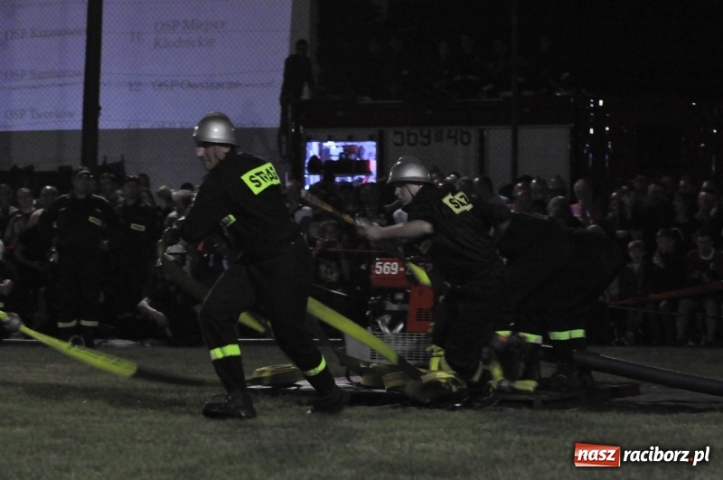 Zdjęcie w galerii na portalu naszraciborz.pl: Nocne strażackie show w Bolesławiu. Ostra rywalizacja i świetna zabawa [FOTO i WIDEO] wiadomości z regionu