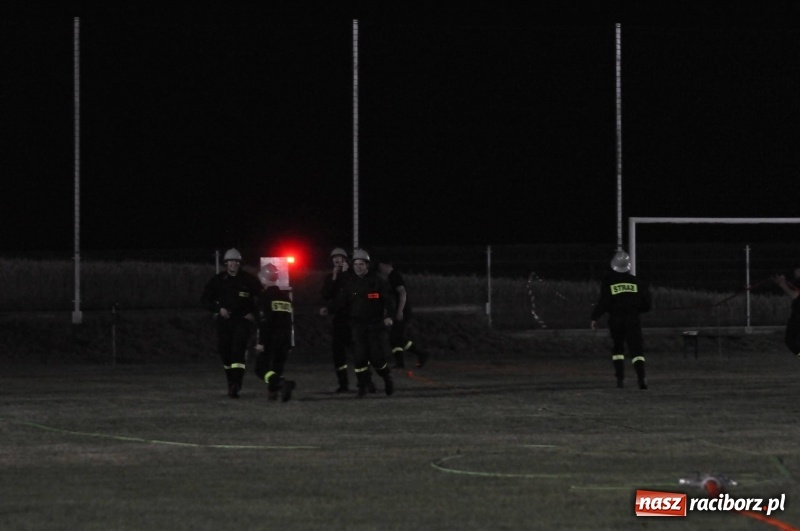 Zdjęcie w galerii na portalu naszraciborz.pl: Nocne strażackie show w Bolesławiu. Ostra rywalizacja i świetna zabawa [FOTO i WIDEO] wiadomości z regionu