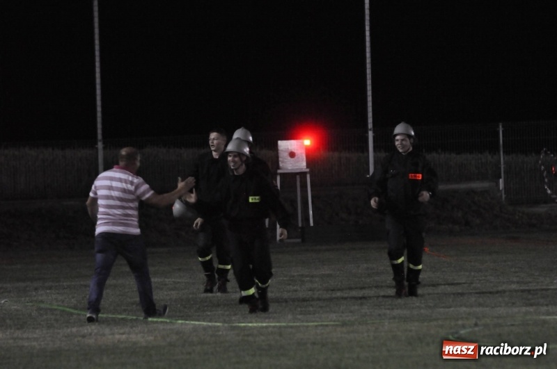 Zdjęcie w galerii na portalu naszraciborz.pl: Nocne strażackie show w Bolesławiu. Ostra rywalizacja i świetna zabawa [FOTO i WIDEO] wiadomości z regionu