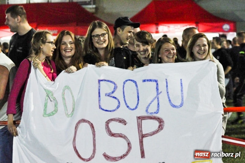 Zdjęcie w galerii na portalu naszraciborz.pl: Nocne strażackie show w Bolesławiu. Ostra rywalizacja i świetna zabawa [FOTO i WIDEO] wiadomości z regionu