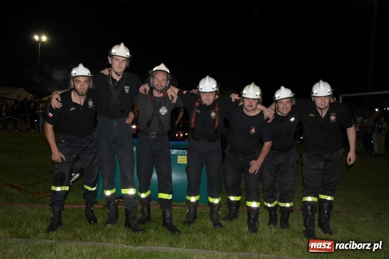 Zdjęcie w galerii na portalu naszraciborz.pl: Nocne strażackie show w Bolesławiu. Ostra rywalizacja i świetna zabawa [FOTO i WIDEO] wiadomości z regionu