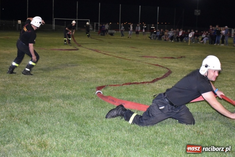 Zdjęcie w galerii na portalu naszraciborz.pl: Nocne strażackie show w Bolesławiu. Ostra rywalizacja i świetna zabawa [FOTO i WIDEO] wiadomości z regionu