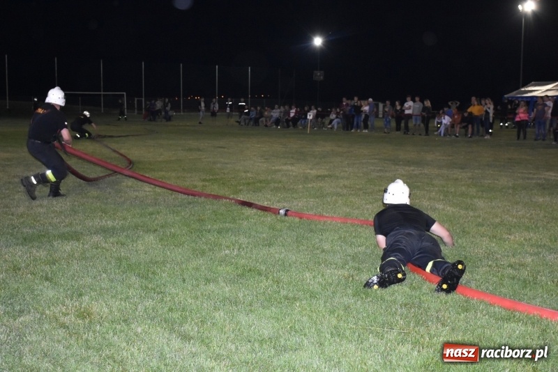 Zdjęcie w galerii na portalu naszraciborz.pl: Nocne strażackie show w Bolesławiu. Ostra rywalizacja i świetna zabawa [FOTO i WIDEO] wiadomości z regionu