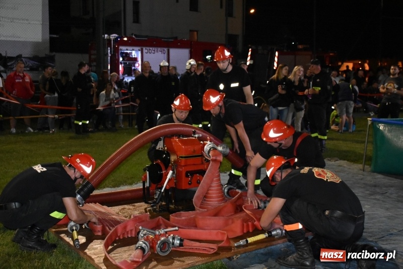 Zdjęcie w galerii na portalu naszraciborz.pl: Nocne strażackie show w Bolesławiu. Ostra rywalizacja i świetna zabawa [FOTO i WIDEO] wiadomości z regionu