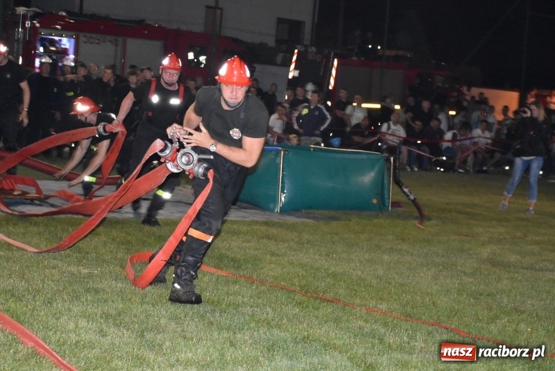 Zdjęcie w galerii na portalu naszraciborz.pl: Nocne strażackie show w Bolesławiu. Ostra rywalizacja i świetna zabawa [FOTO i WIDEO] wiadomości z regionu