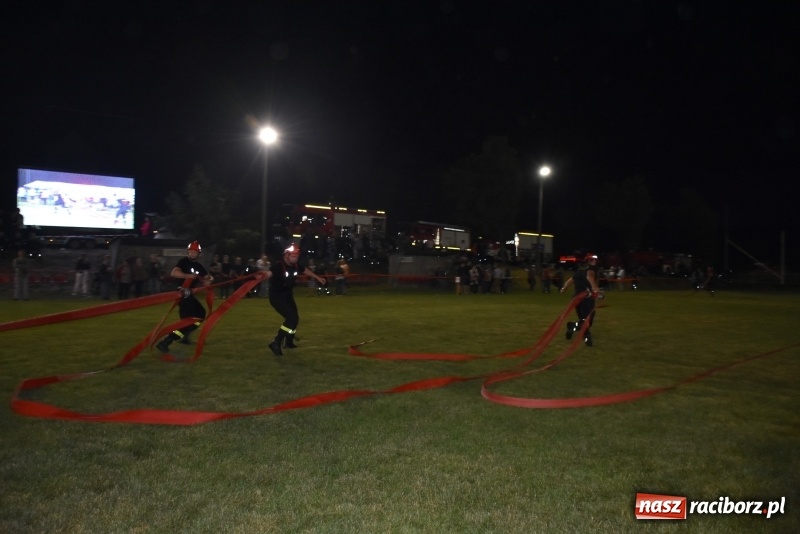 Zdjęcie w galerii na portalu naszraciborz.pl: Nocne strażackie show w Bolesławiu. Ostra rywalizacja i świetna zabawa [FOTO i WIDEO] wiadomości z regionu