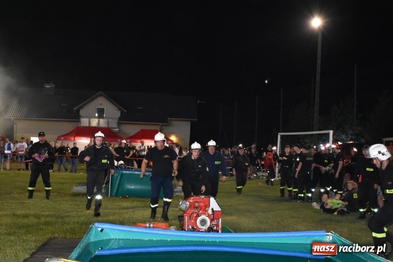 Zdjęcie w galerii na portalu naszraciborz.pl: Nocne strażackie show w Bolesławiu. Ostra rywalizacja i świetna zabawa [FOTO i WIDEO] wiadomości z regionu