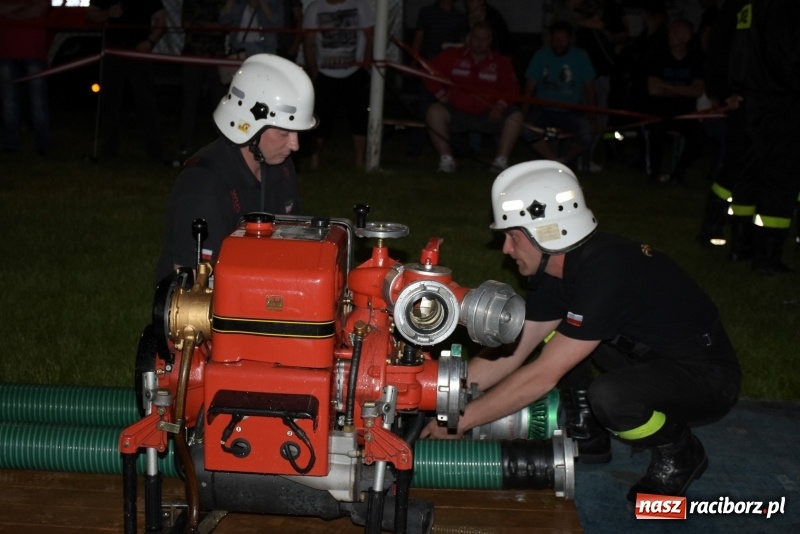 Zdjęcie w galerii na portalu naszraciborz.pl: Nocne strażackie show w Bolesławiu. Ostra rywalizacja i świetna zabawa [FOTO i WIDEO] wiadomości z regionu