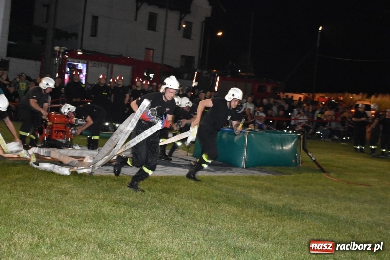 Zdjęcie w galerii na portalu naszraciborz.pl: Nocne strażackie show w Bolesławiu. Ostra rywalizacja i świetna zabawa [FOTO i WIDEO] wiadomości z regionu