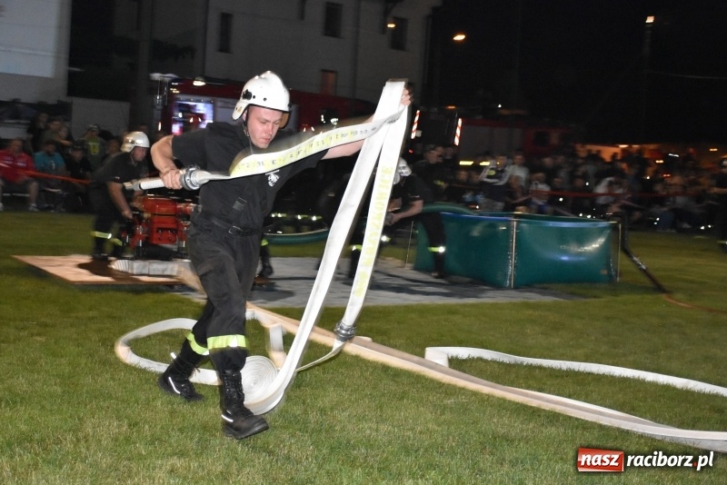 Zdjęcie w galerii na portalu naszraciborz.pl: Nocne strażackie show w Bolesławiu. Ostra rywalizacja i świetna zabawa [FOTO i WIDEO] wiadomości z regionu