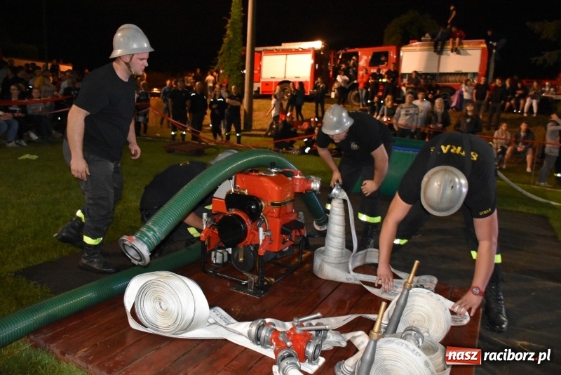 Zdjęcie w galerii na portalu naszraciborz.pl: Nocne strażackie show w Bolesławiu. Ostra rywalizacja i świetna zabawa [FOTO i WIDEO] wiadomości z regionu