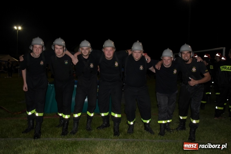 Zdjęcie w galerii na portalu naszraciborz.pl: Nocne strażackie show w Bolesławiu. Ostra rywalizacja i świetna zabawa [FOTO i WIDEO] wiadomości z regionu