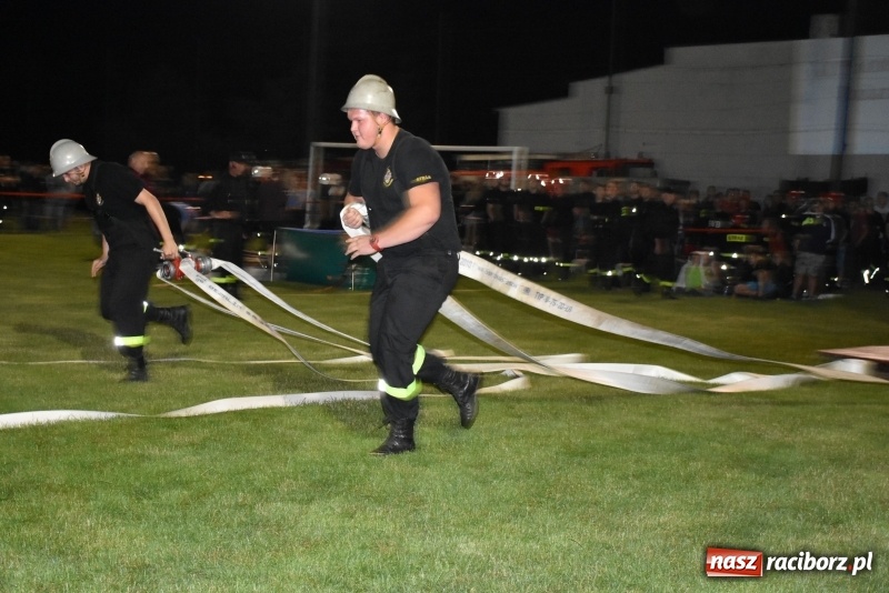 Zdjęcie w galerii na portalu naszraciborz.pl: Nocne strażackie show w Bolesławiu. Ostra rywalizacja i świetna zabawa [FOTO i WIDEO] wiadomości z regionu